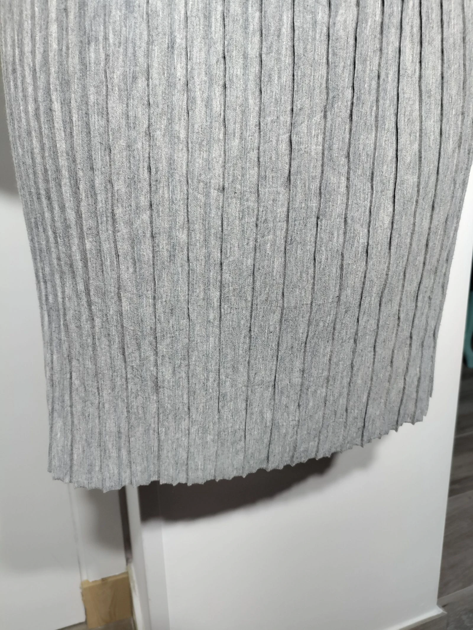 Vestido gris plisado cintura elástica negra – Green Coast – Talla 40 – photo 6
